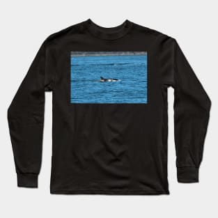 Killer Whale breaching the surface Long Sleeve T-Shirt